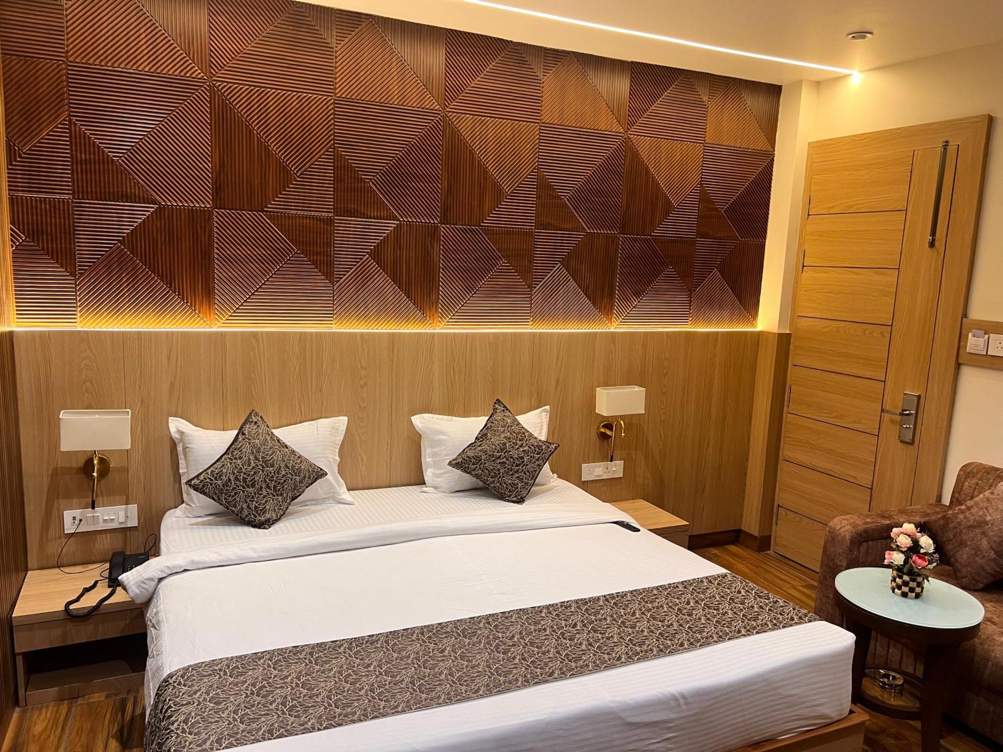 Hotel Jk Palace Prayagraj Esterno foto