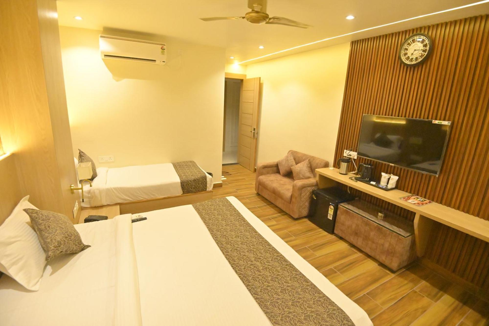 Hotel Jk Palace Prayagraj Esterno foto