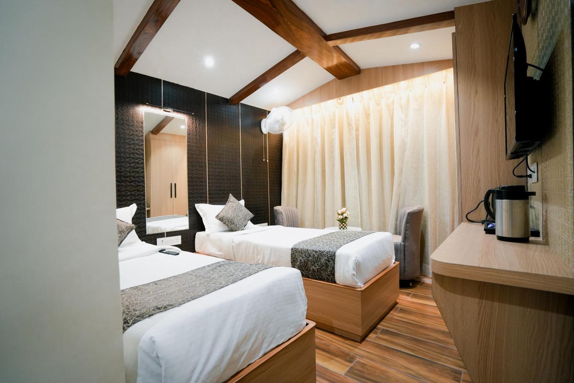 Hotel Jk Palace Prayagraj Esterno foto